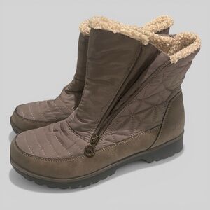 JBU by Jambu Ladies Snowflake style waterproof seasonal chelsea boot size 8M